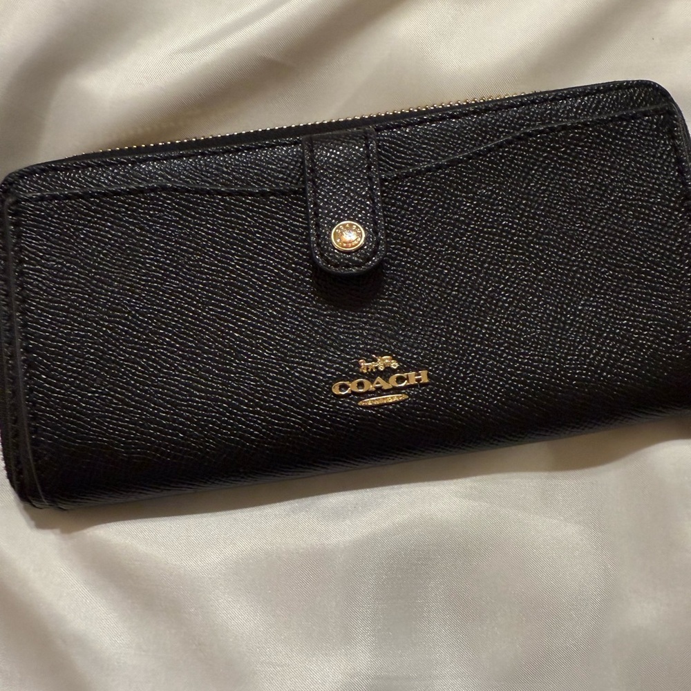 Coach Black Leather Wallet Sleek Design